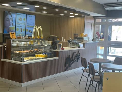Mcdonald's Cafeteria - McDonald’s reforça aposta em café com inaugurações, novo cardápio e ...