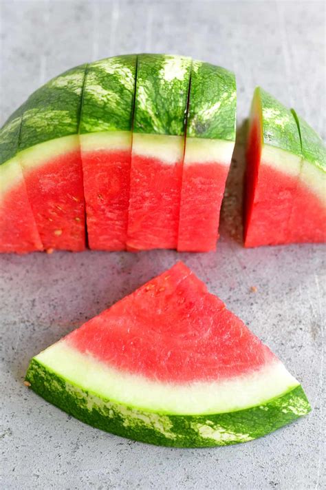 how to cut watermelon in cubes 2