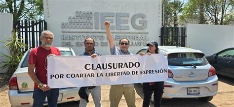 La Jornada Clausuran simbólicamente el IEEG por coartar la libertad