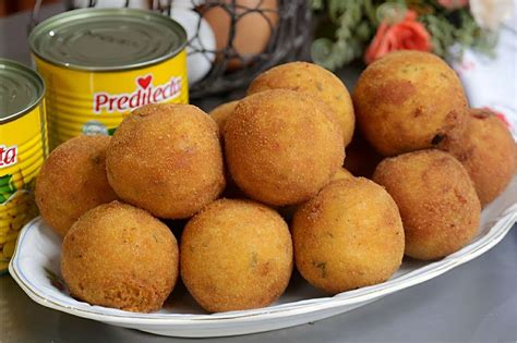 Bolinho De Milho Frito Feito Milho De Latinha Delicioso E Perfeito