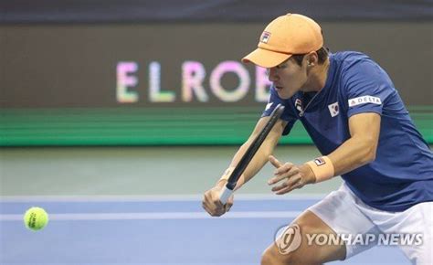 공 받아내는 한국 에이스 권순우 네이트 스포츠