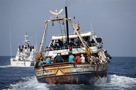 Lampedusa Nuovi Sbarchi Altri Migranti Arrivano Sull Isola L