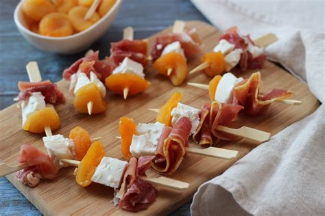 Mini Brochettes Chevre Jambon Cru Abricot Sec Les Petits Plaisirs De Doro