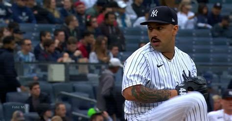 Nestor Cort S Jr Lanz En Yankee Stadium Video