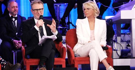 Maria De Filippi E L Abbraccio Con La Figlia Di Maurizio Costanzo