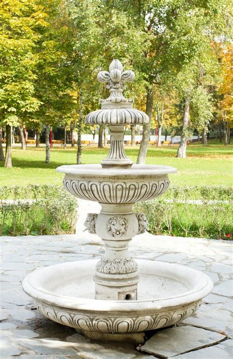 Vintage Water Fountain Stock Photos - Image: 34369983