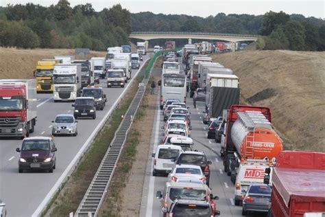 Gigantyczny Korek Na Podwroc Awskim Odcinku Autostrady A Zepsuta