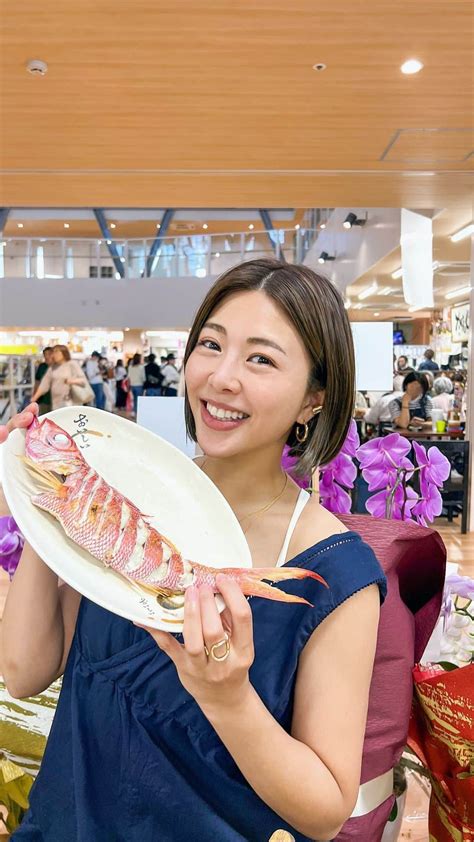 吉田夏海さんのインスタグラム動画 吉田夏海instagram 「沖縄旅行最終日🌺 沖縄 沖縄旅行 沖縄グルメ 牧志公設市場 国際通り 沖縄料理 那覇市 那覇 Vlog