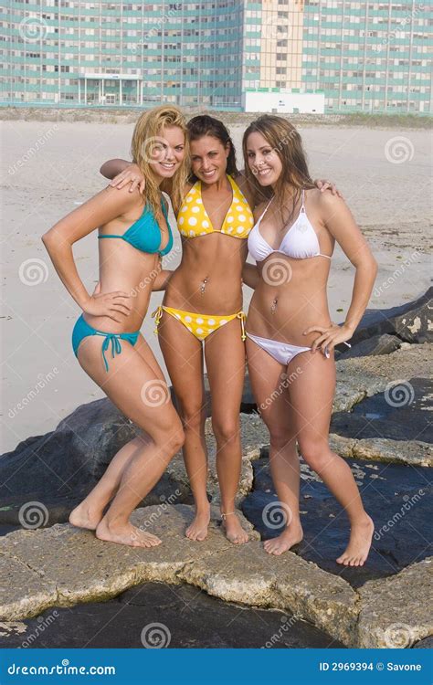 Plage De Bikini Photo Stock Image Du Muscles Bikini