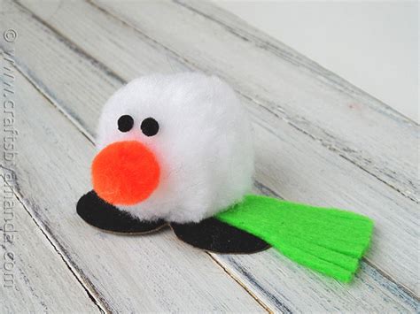 Pom Pom Snowman Craft: Snowman Desk Buddy