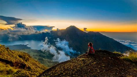 Hiking And Trekking Mount Rinjani Lombok Island Indonesia Trekking