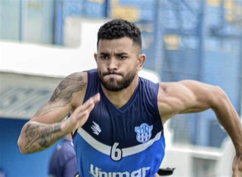 São José contrata experiente lateral esquerdo Matheus Muller para a