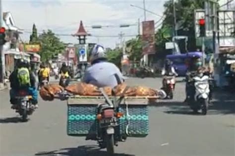 Video Viral Pengendara Motor Angkut Jenazah Di Boyolali Ini Penjelasan