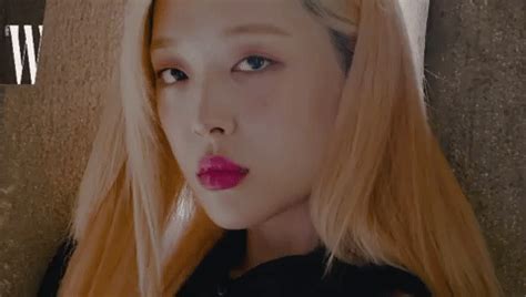 Clip hậu trường sexy phát sốt của con ghẻ Sulli Nhan sắc và body hot thế này có lẽ hiếm nữ