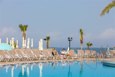 LEONARDO LAURA BEACH & SPLASH RESORT PAPHOS