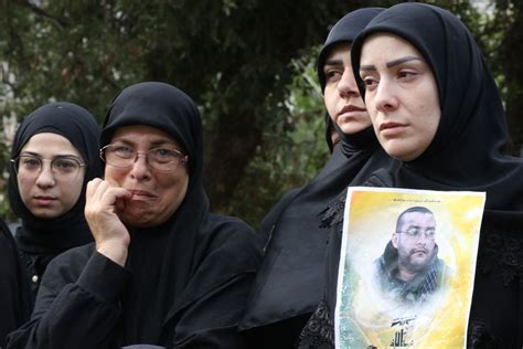 Hezbollah Grupo Aliado Do Hamas Faz Funeral Para Membros Mortos Em