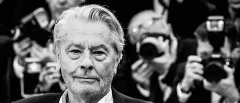 La Star Du Cinéma Français Et International Lacteur Alain Delon Est