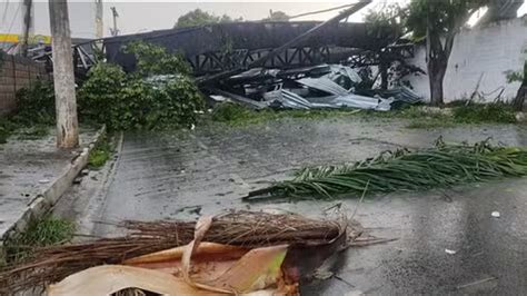 Cbn A R Dio Que Toca Not Cia Chuva Derruba Estrutura Met Lica Sobre