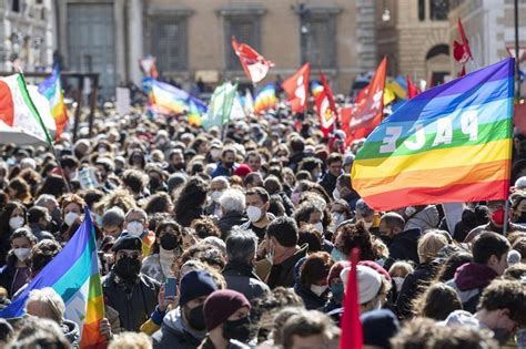 No Alla Guerra L Italia Scende In Piazza Per La Pace Le Foto Delle