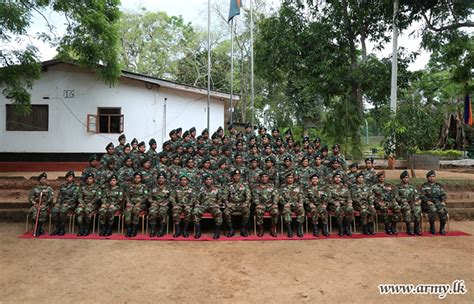 Colonel Commandant Of SLAWC Marks Official Visit To 2 V SLAWC Sri