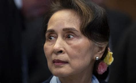 Condenan a Aung San Suu Kyi premio Nobel de la Paz a otros siete años