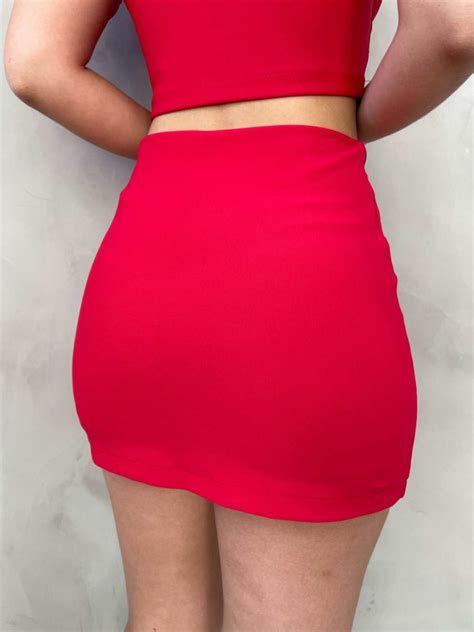 Short Saia Neoprene Vincos Fenda Vermelho Lavinny Store