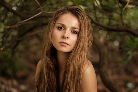 women depth of field portrait Martin Kühn blonde face Isabella