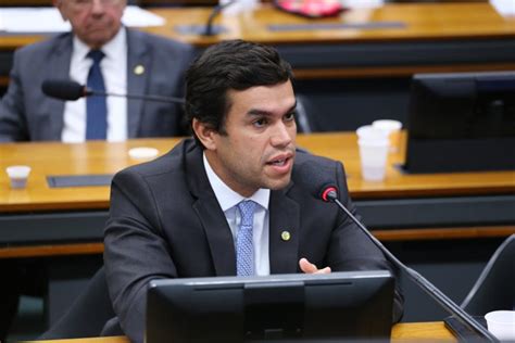 Câmara aprova texto base de projeto que favorece União em julgamentos