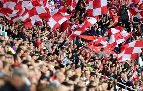 Minutes Applause Held At Ashton Gate For These Two Bristol City Fans And This Legendary Player