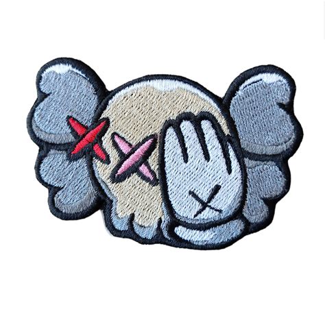 Нашивка, шеврон, заплатка, патч "игрушка кавс toy kaws" — купить в ...