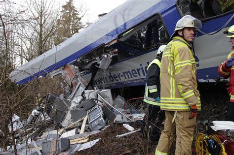 Scontro Frontale Tra Treni In Baviera Morti L Ombra Dell Errore Umano