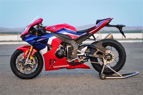 Up Close With The Honda CBR1000RR R Fireblade SP Asphalt Rubber