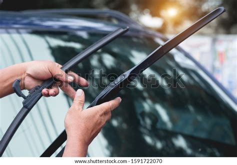 442 Replacing Windshield Wipers Images, Stock Photos & Vectors ...