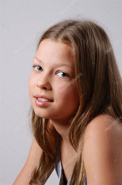 Retrato De La Niña Preadolescente 2024