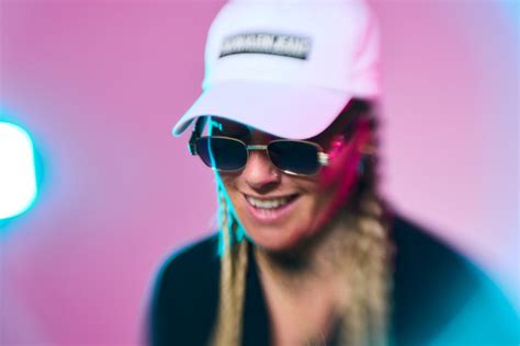 essel returns  home soil   drops   single