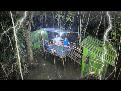 Camping Hujan Deras Disaat Sungai Banjir Bermalam Di Cabin Kembar