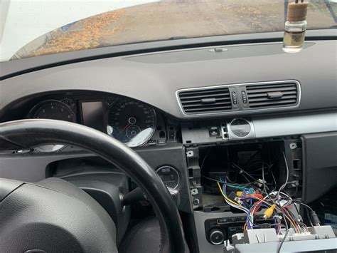 Замена головного устройства — Volkswagen Passat B7, 1,4 л, 2012 года ...