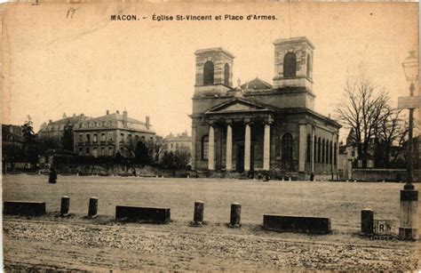 Macon Eglise Saint Vincent et Place d Armes à Mâcon