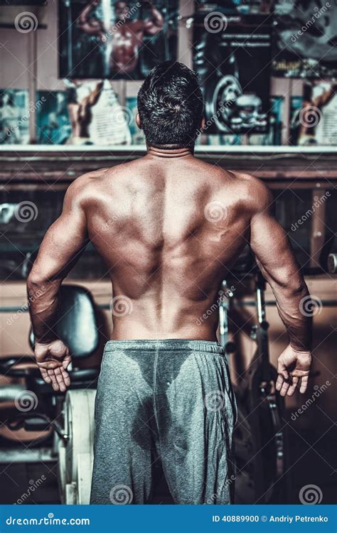 Modelo Masculino Muscled Que Mostra O Seu Traseiro Foto De Stock