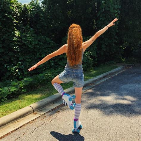 Rollerskating Hottie Porn Pic