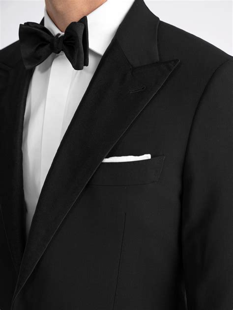 tuxedo guide   choose  style  perfect tux proper cloth