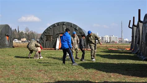 Komandolar Adıyaman da 35 bin metrekare alana çadır kent kuruyor TRT