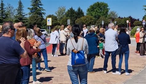 Alrededor De Un Centenar De Personas En La Cacerolada Contra Los Nuevos