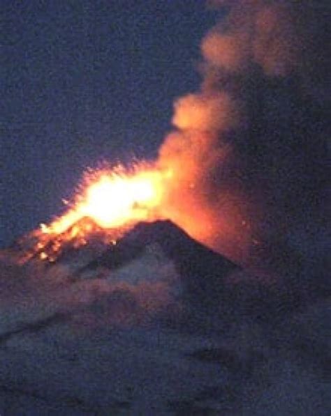 Hundreds flee volcano eruption in Chile | CBC News