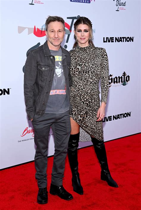 Kelly Rizzo And Breckin Meyer Go Instagram Official