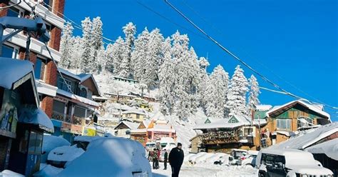 Narkanda Snowfall नारकंडा में 1 फीट बर्फबारी के बाद चांदी सी चमकी वादियां 15 घंटे से ब्लैकऑउट