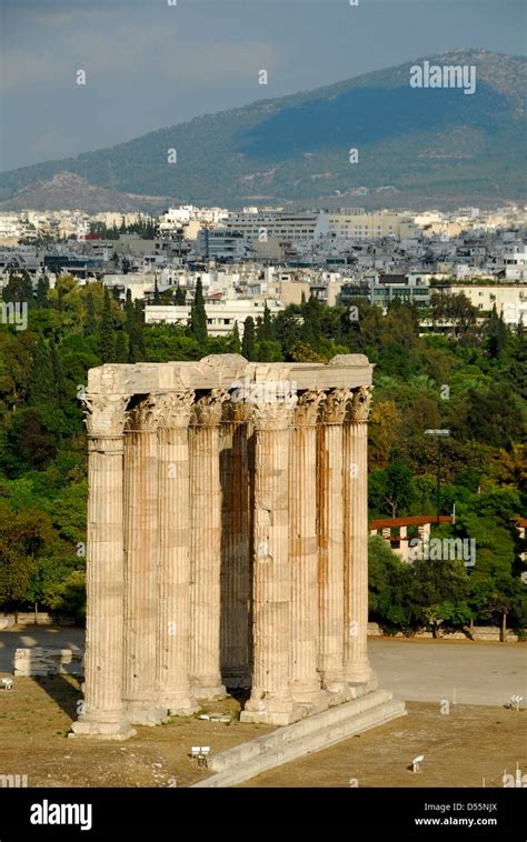 Ruinas del Templo de Zeus en Atenas Grecia Fotografía de stock Alamy