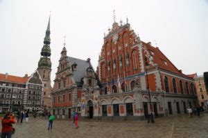 Riga Piazza Del Municipio Con La Casa Delle Teste Nere Fotografando