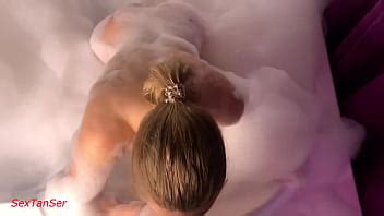 Hot Babe In The Jacuzzi Fucking Her Foamy Ass XNXX