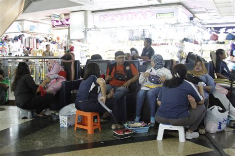 Penjualan Baju Muslim Selama Ramadan Di Pasar Tanah Abang Meningkat